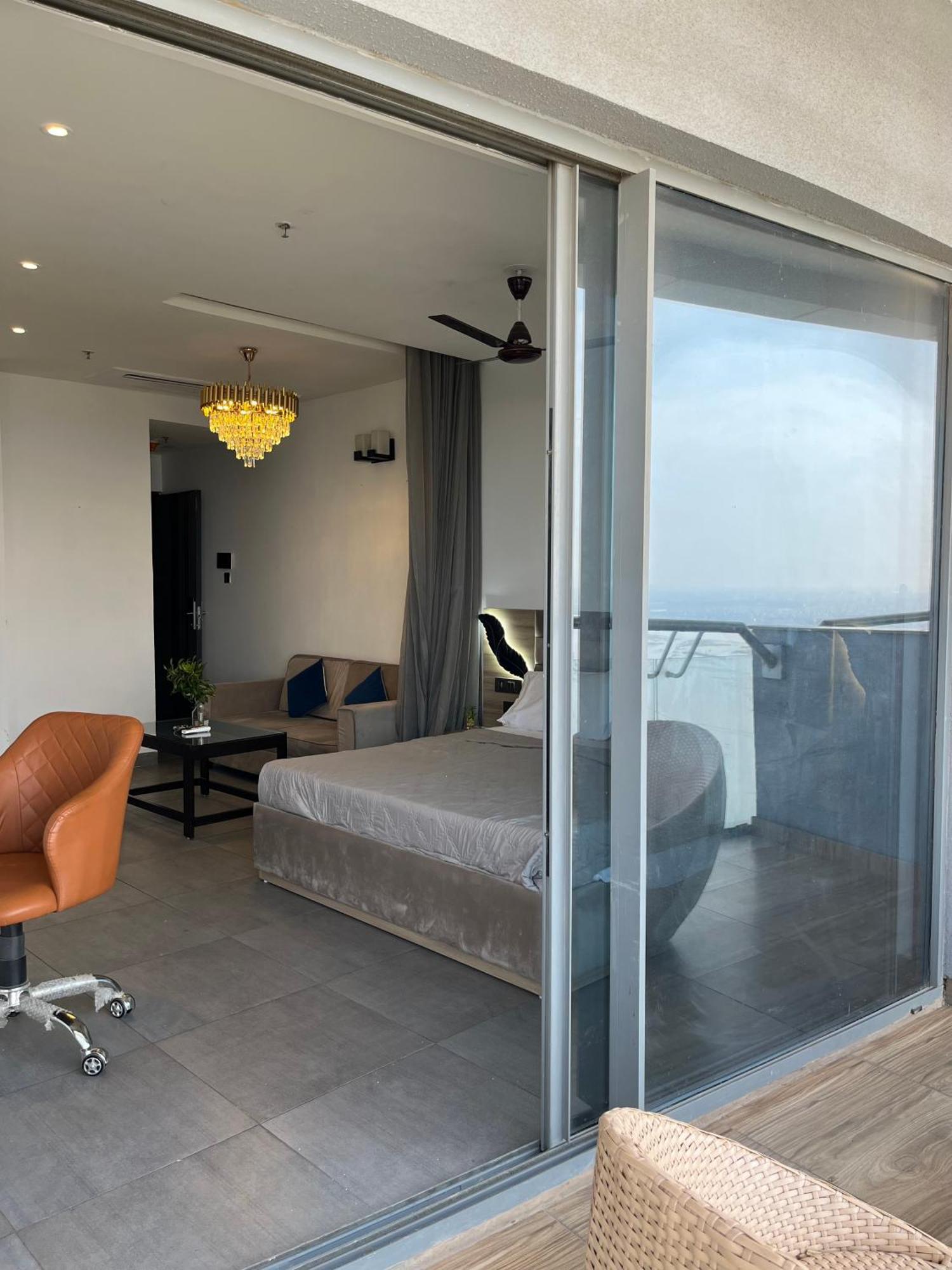 Supernova Spira Sector 94 Noida Apartment *